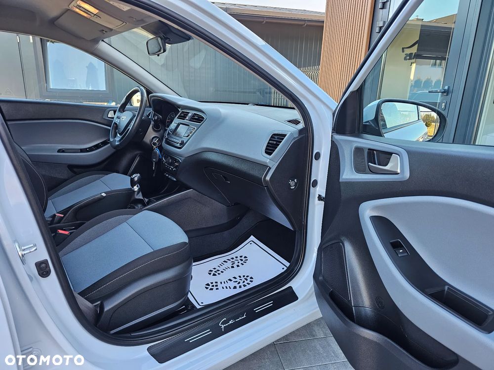 Hyundai i20 blue 1.2 Trend - 8