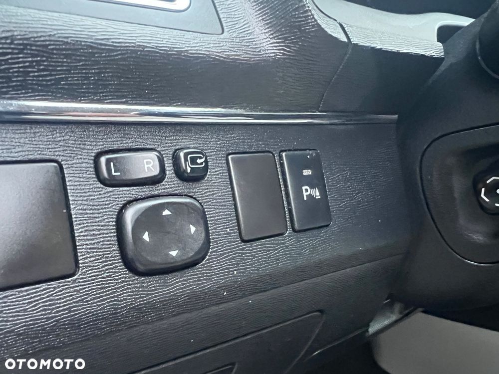 Toyota Avensis 1.8 Premium MS - 16