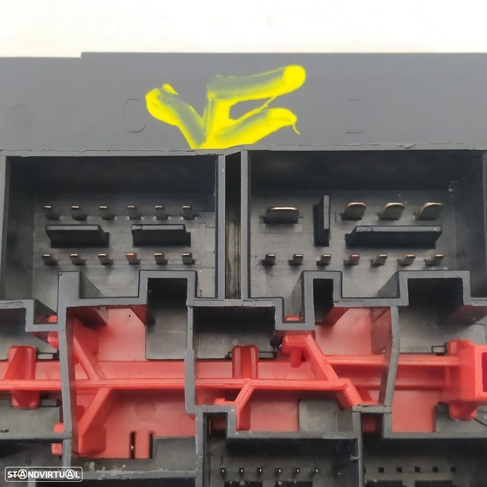 CAIXA RELÉS / FUSÍVEIS VOLKSWAGEN GOLF V 2007 -3C0937049AJ - 1