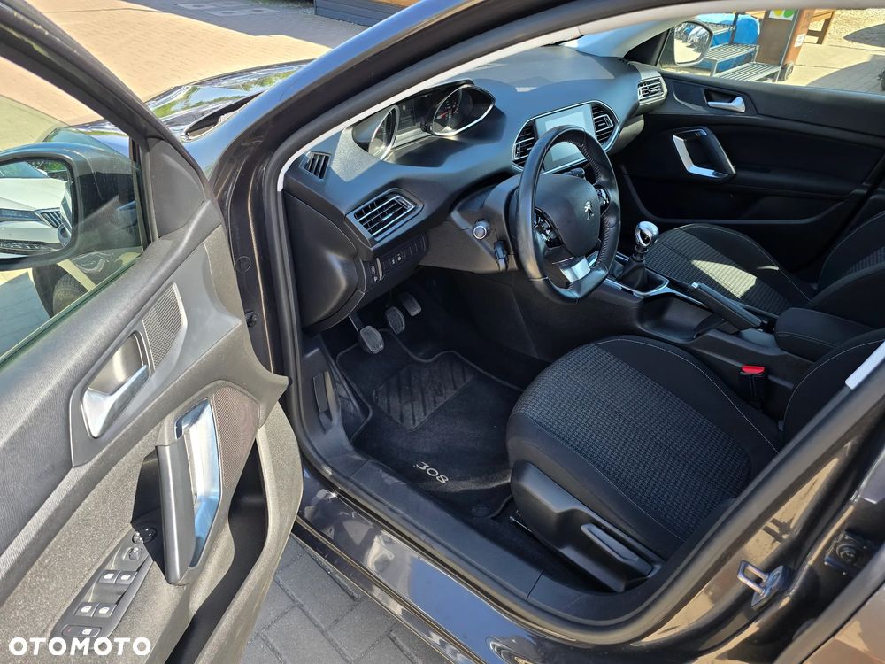 Peugeot 308 - 8