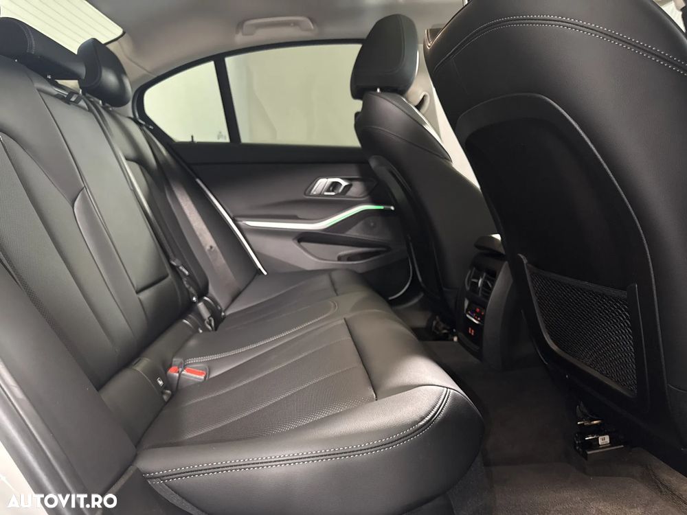 BMW Seria 3 320d xDrive Sport-Aut. Luxury Line - 13