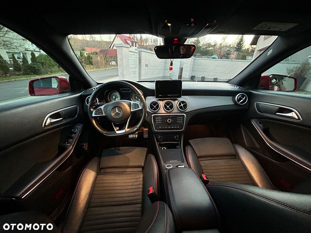 Mercedes-Benz CLA 180 7G-DCT SCORE - 8