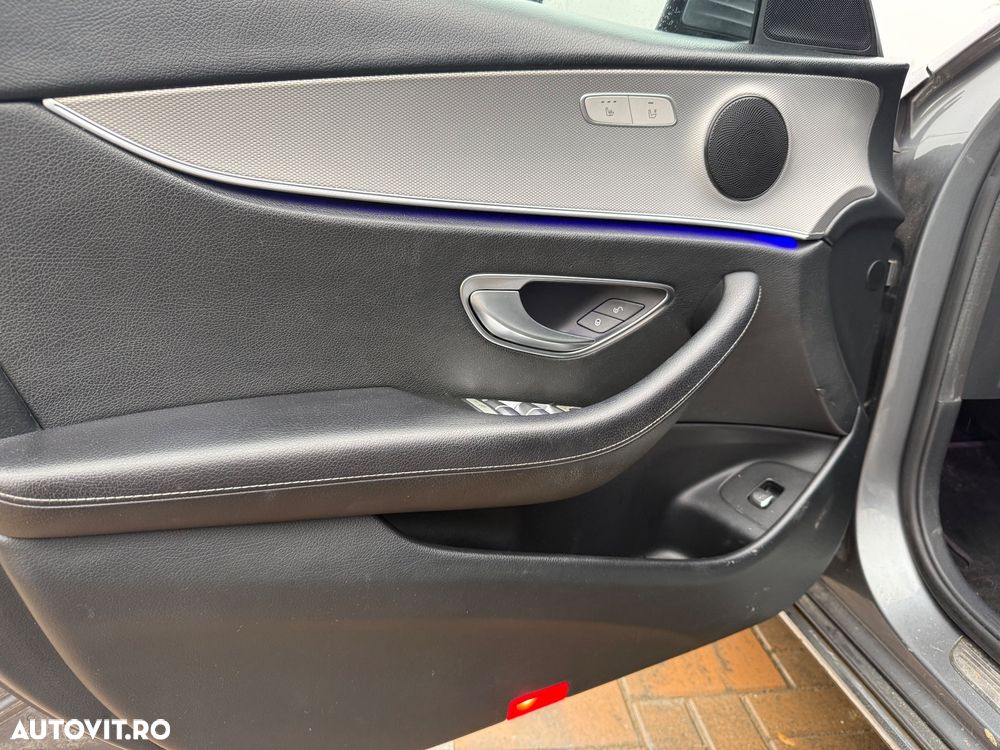 Mercedes-Benz E 220 d 4Matic T 9G-TRONIC - 29