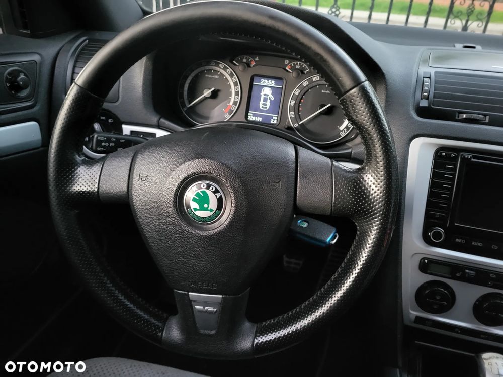 Skoda Octavia 2.0 TSI RS - 19