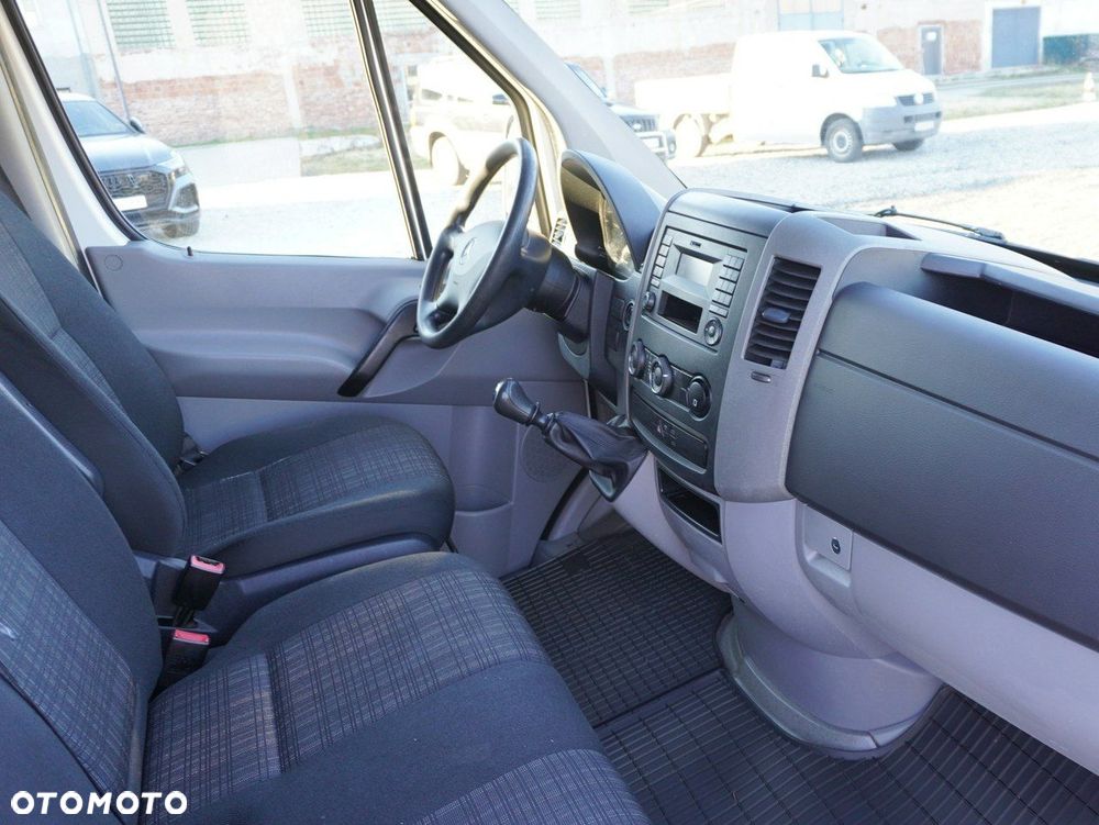 Mercedes-Benz Sprinter - 11