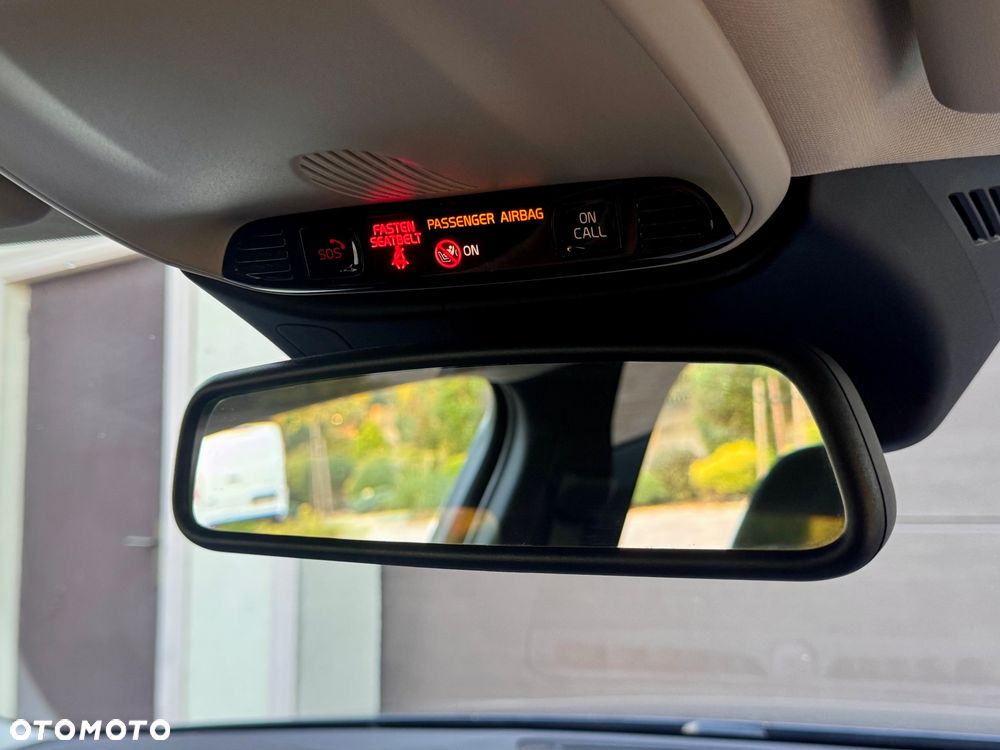 Volvo V60 B3 B DKG Momentum Pro - 37