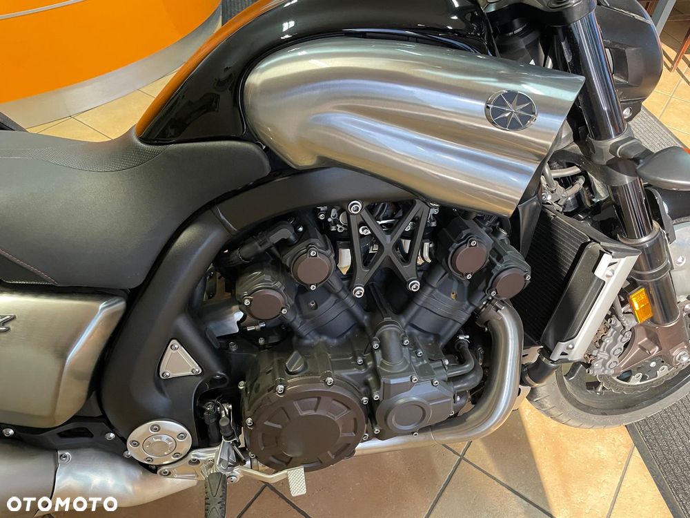 Yamaha V-MAX - 10