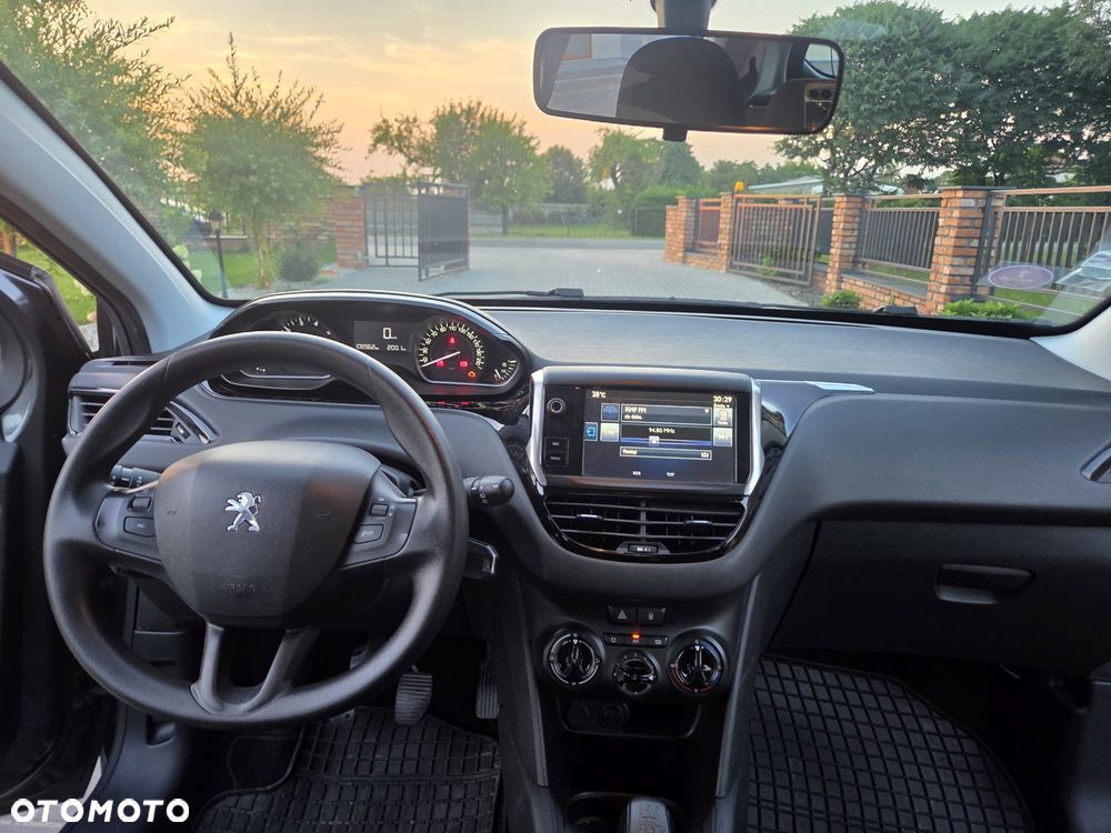 Peugeot 208 - 23