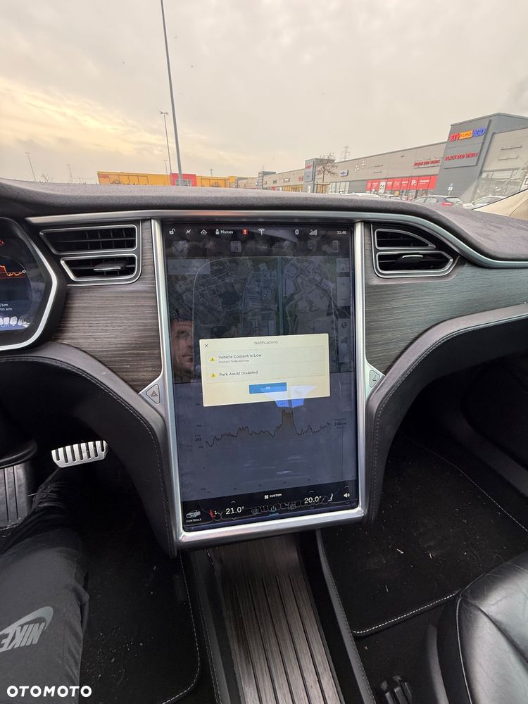 Tesla Model S - 18