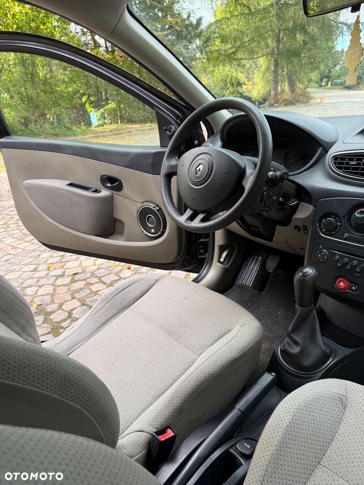 Renault Clio - 17