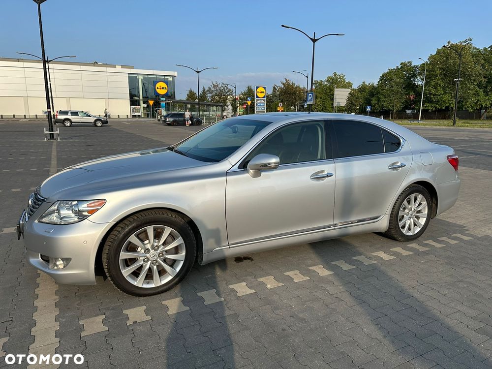Lexus LS 460 AWD - 4
