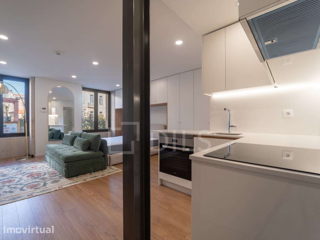 Apartamento T0 mobilado, na Baixa do Porto junto a Santa Catarina - Grande imagem: 2/24