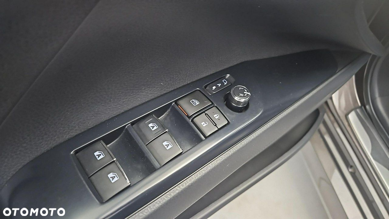 Toyota Camry - 18