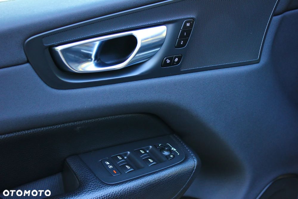 Volvo XC 60 B4 B Inscription - 32