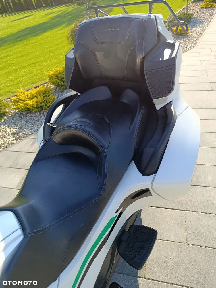Can-Am Spyder - 2