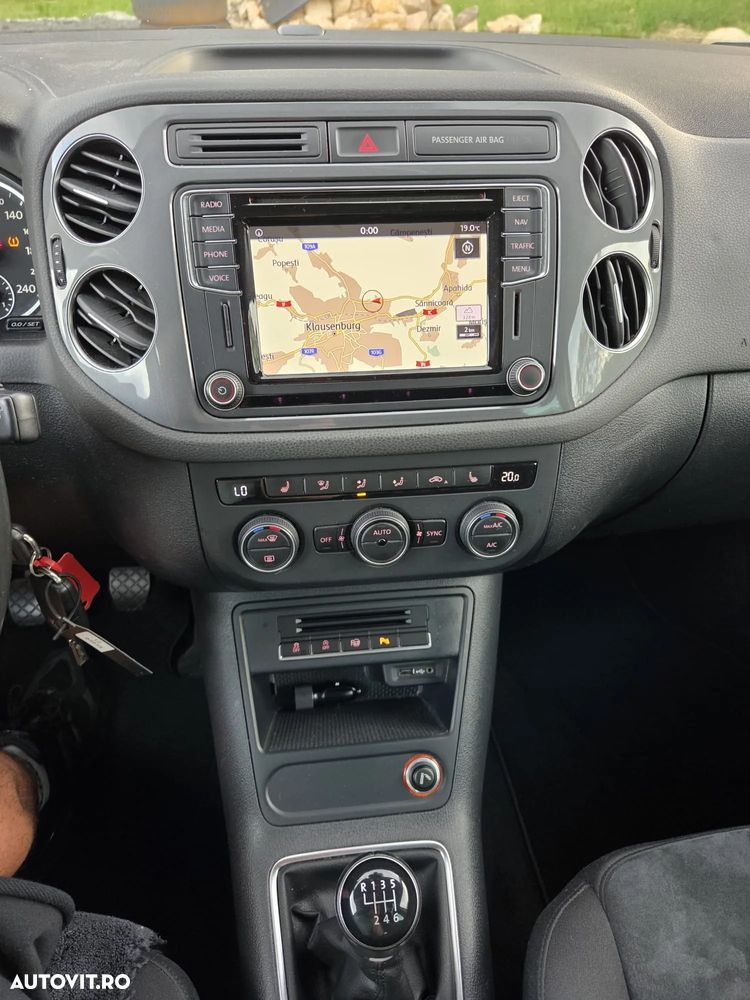 Volkswagen Tiguan 2.0 TDI DPF BlueMotion Technology Lounge Sport & Style - 9