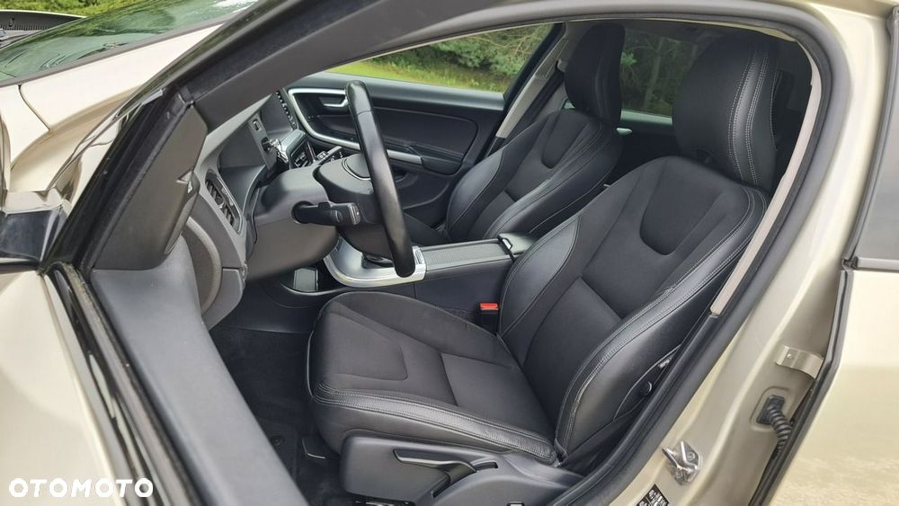 Volvo V60 Cross Country D3 Geartronic Momentum - 7