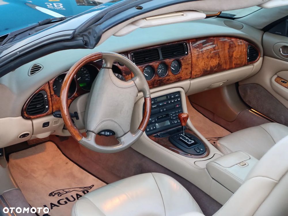 Jaguar XK8 - 11