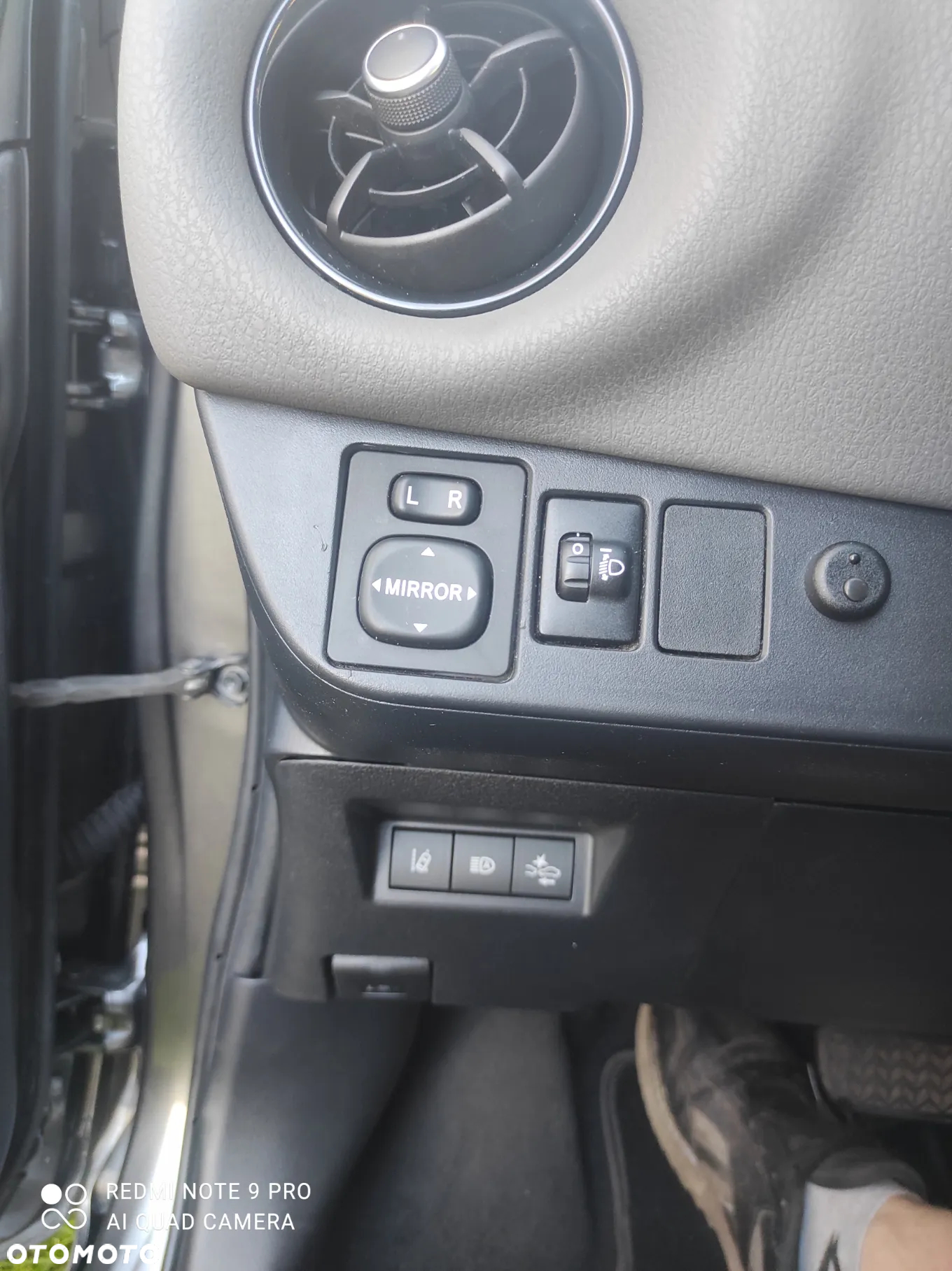 Toyota Yaris Hybrid 1.5 VVT-i - 12