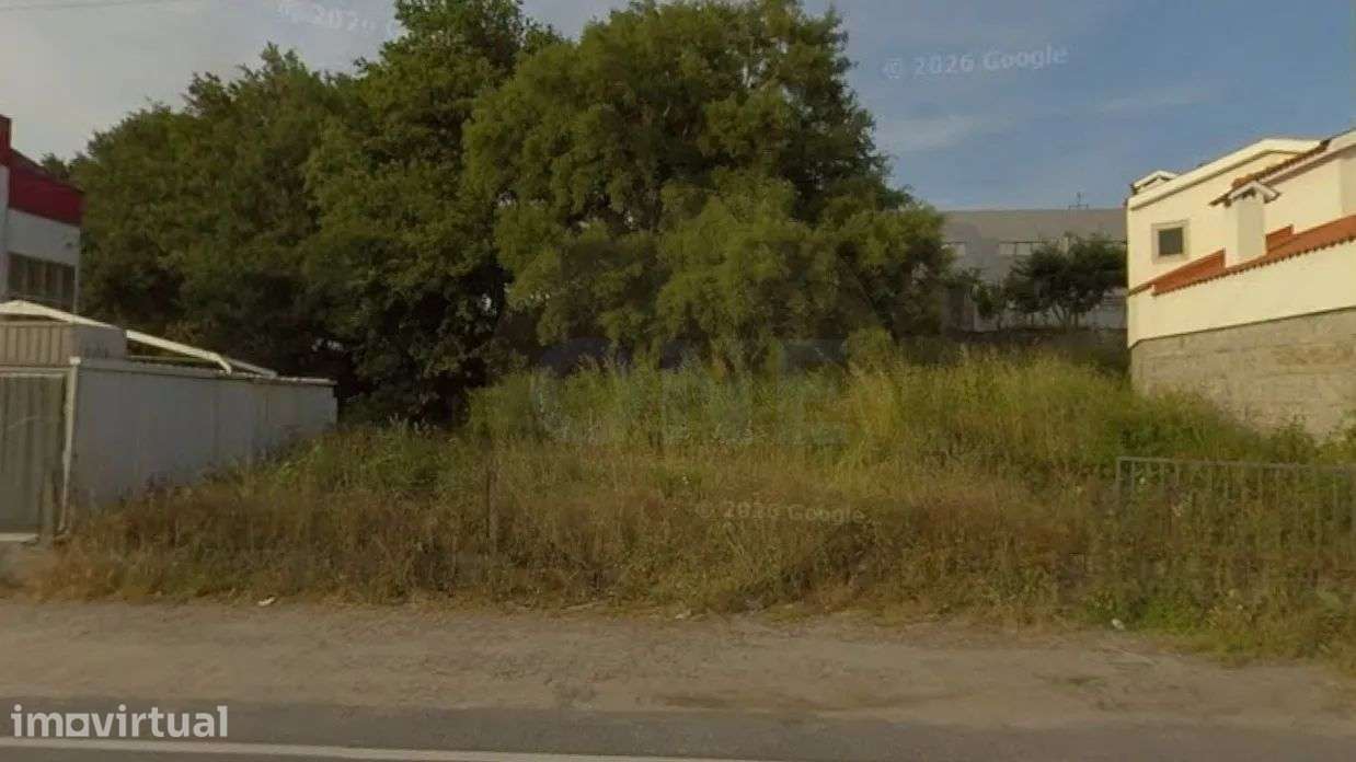 Terreno de grande dimensão com capacidade edificativa e área agrícola - Grande imagem: 3/3