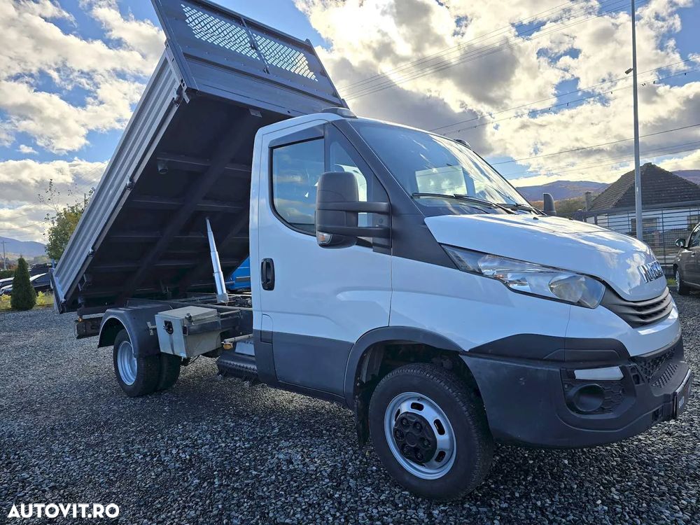 Iveco Daily 3000 cmc benaCantoni 3.2 m,basculabila 3 parti pe cutia viteze,diferential blocabil punte spate. 2018. - 3