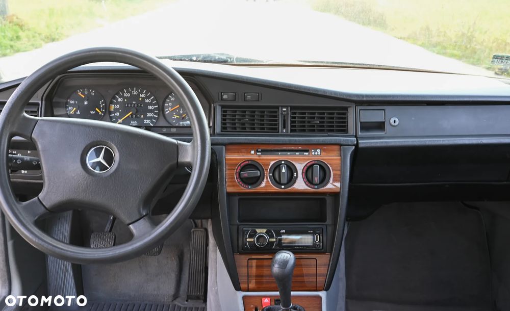 Mercedes-Benz W201 (190) - 14