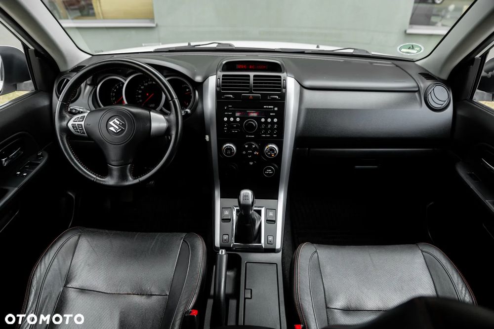 Suzuki Grand Vitara 1.6 Black&White - 11