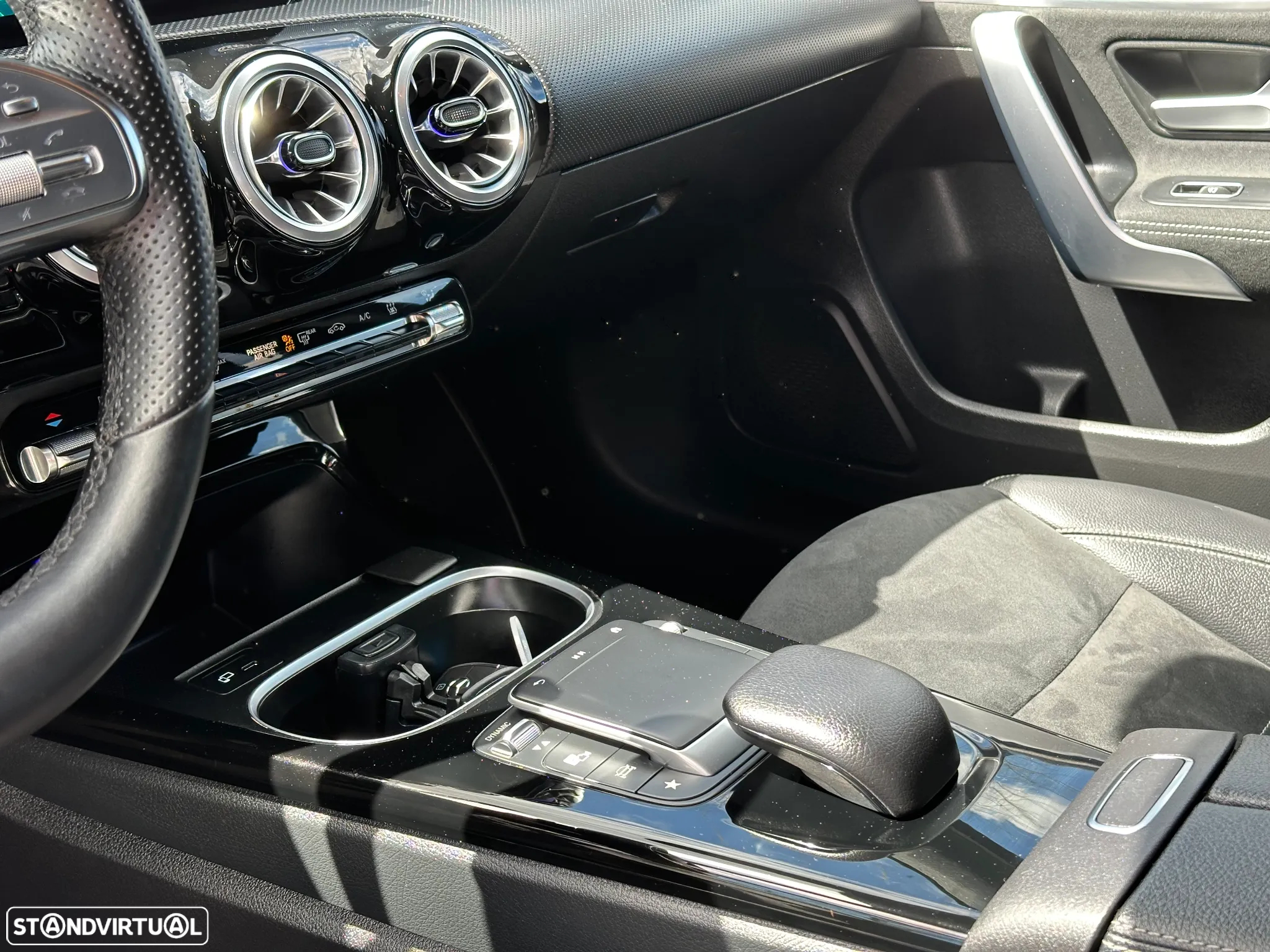 Mercedes-Benz A 250 e AMG Line - 16