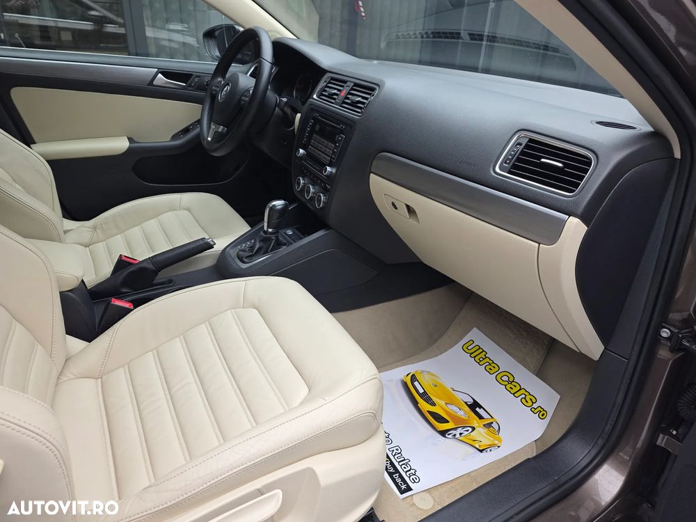 Volkswagen Jetta 2.0 TDI DSG Highline - 12