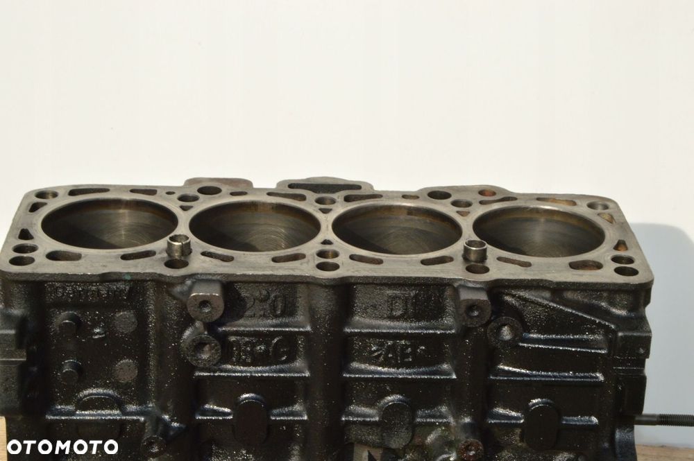 blok silnika tłoki korbowód mitsubishi outlander ii vw 2.0 DI-D tdi ładny - 2