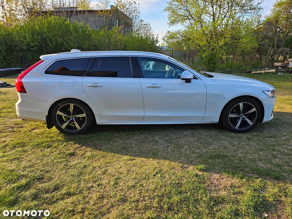 Volvo V90 D4 R-Design - 4