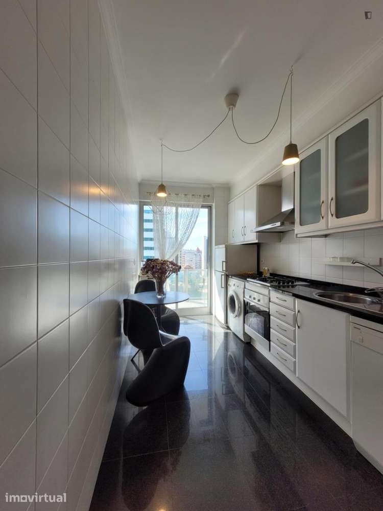 Apartamento com 1 quartos - localizado em Sete Rios Lisbon - Grande imagem: 2/10