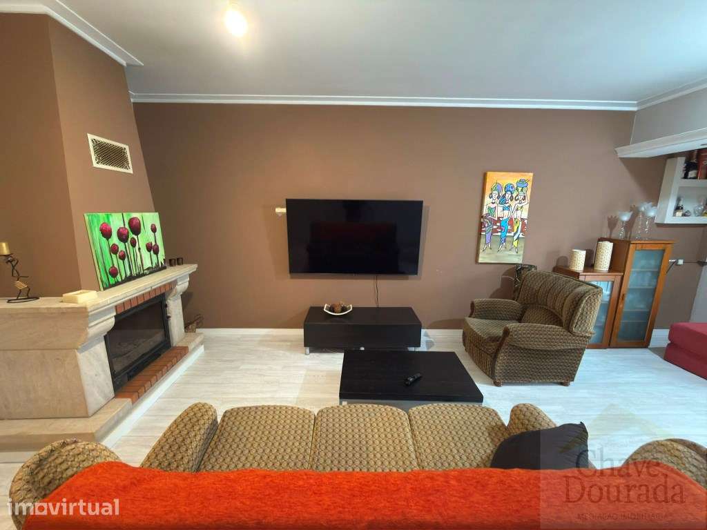 Apartamento T2 com garagem e arrumo - Lousã - Grande imagem: 5/16