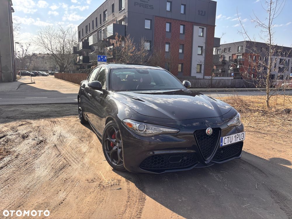 Alfa Romeo Giulia 2.0 Turbo 16V AT8 Veloce Ti - 3