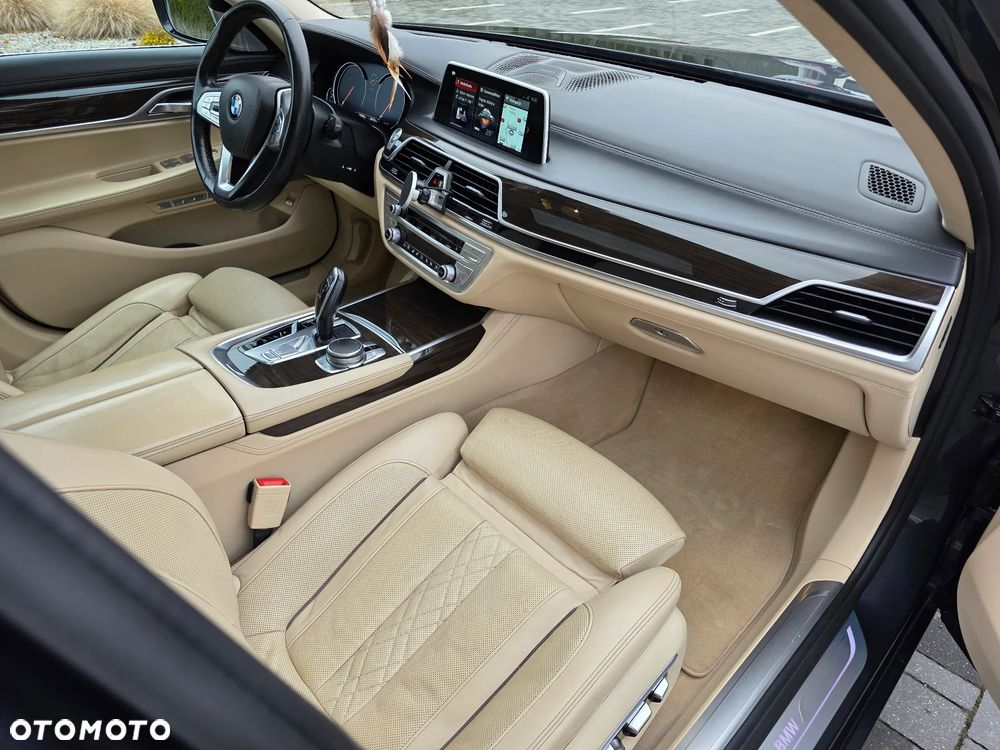 BMW Seria 7 730d xDrive - 38