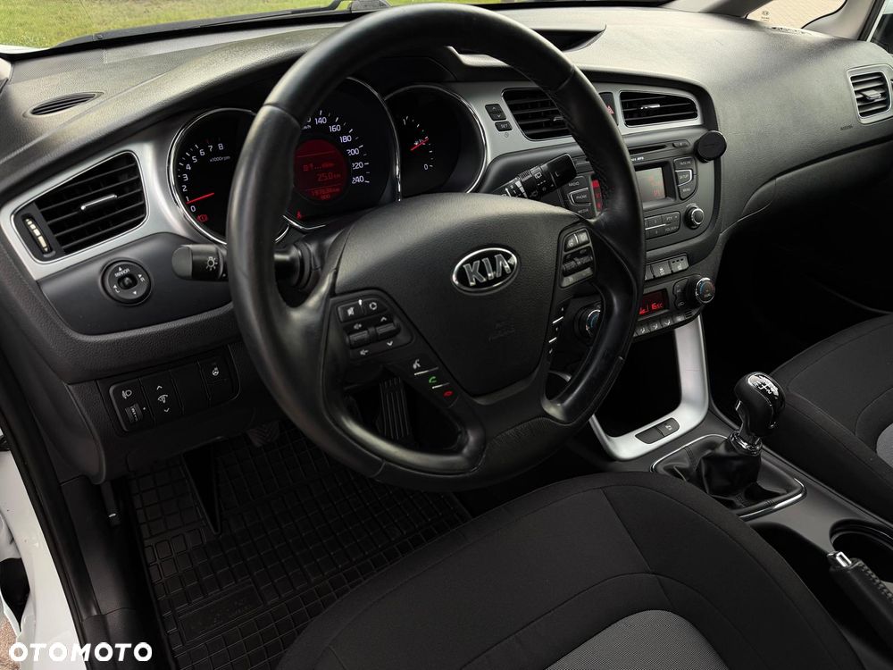 Kia Ceed 1.6 GDI Fifa World Cup Edition - 39