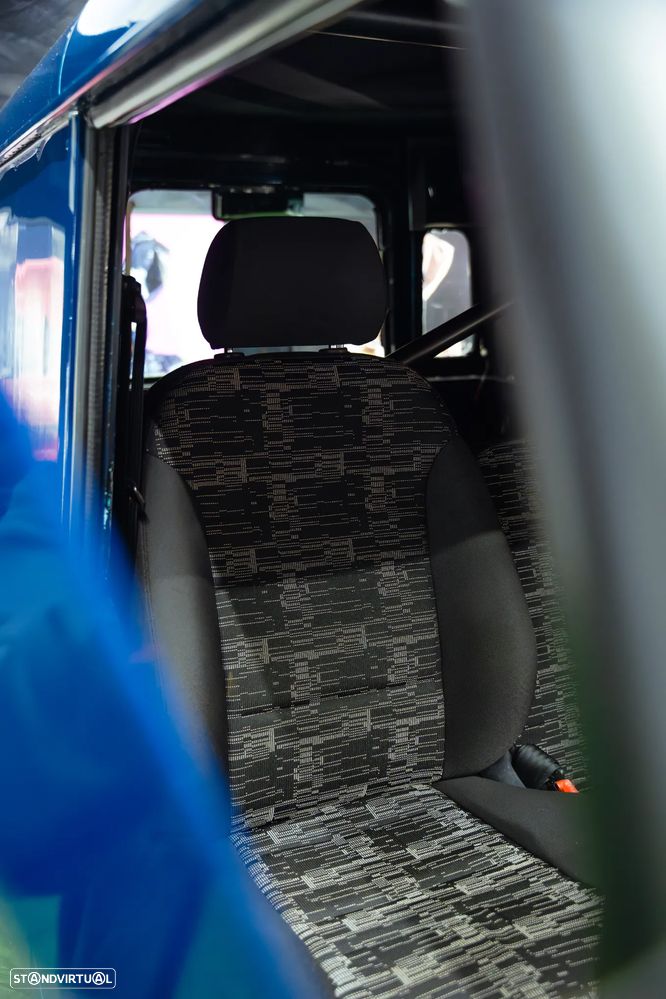 Land Rover Defender 90 2.5 TD5 Metal Top - 23