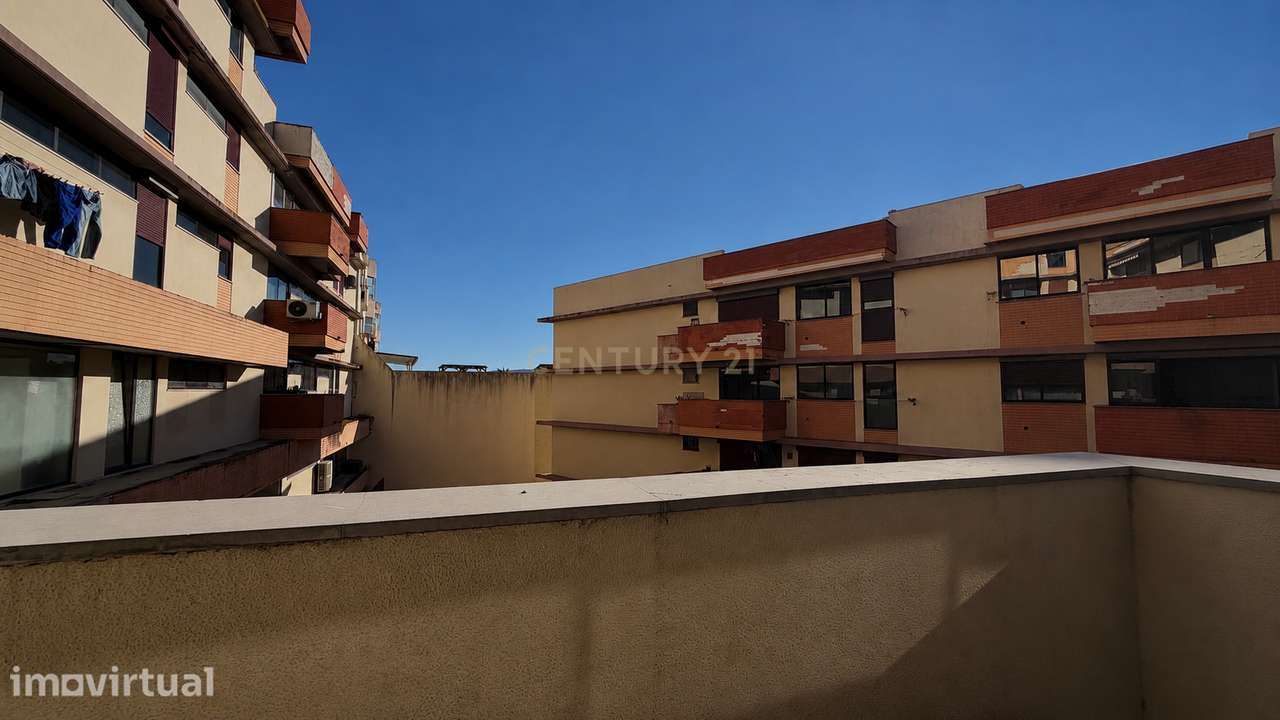 Apartamento T3 com Três Lugares de Estacionamento e Arrecadação, em Se - Grande imagem: 4/25