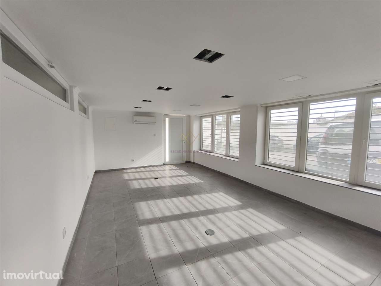 Armazém Versátil com 220 m2 em Campolide – Excelente Logística e Acess - Grande imagem: 3/20