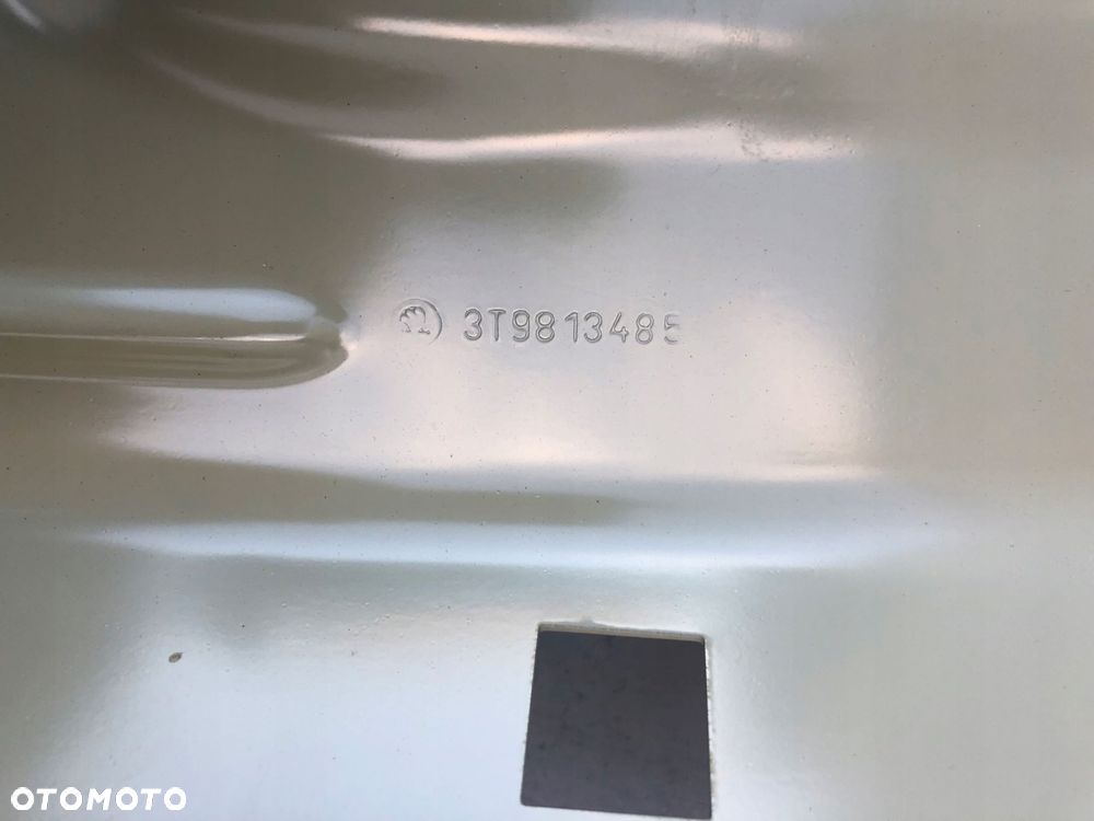 Skoda Superb 3T9 ściana tylna okular - 4