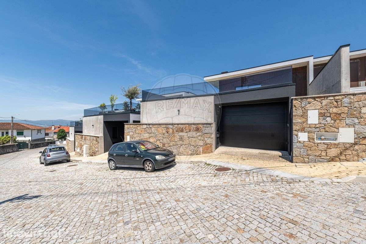 Moradia T3 à venda em Braga - Grande imagem: 2/50