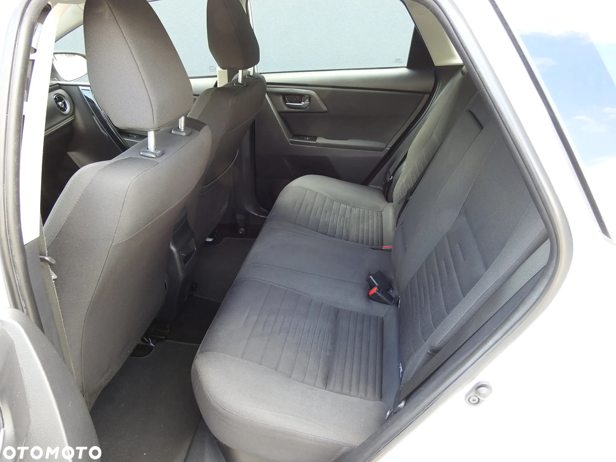 Toyota Auris 1.8 VVT-i Hybrid Automatik Comfort - 8
