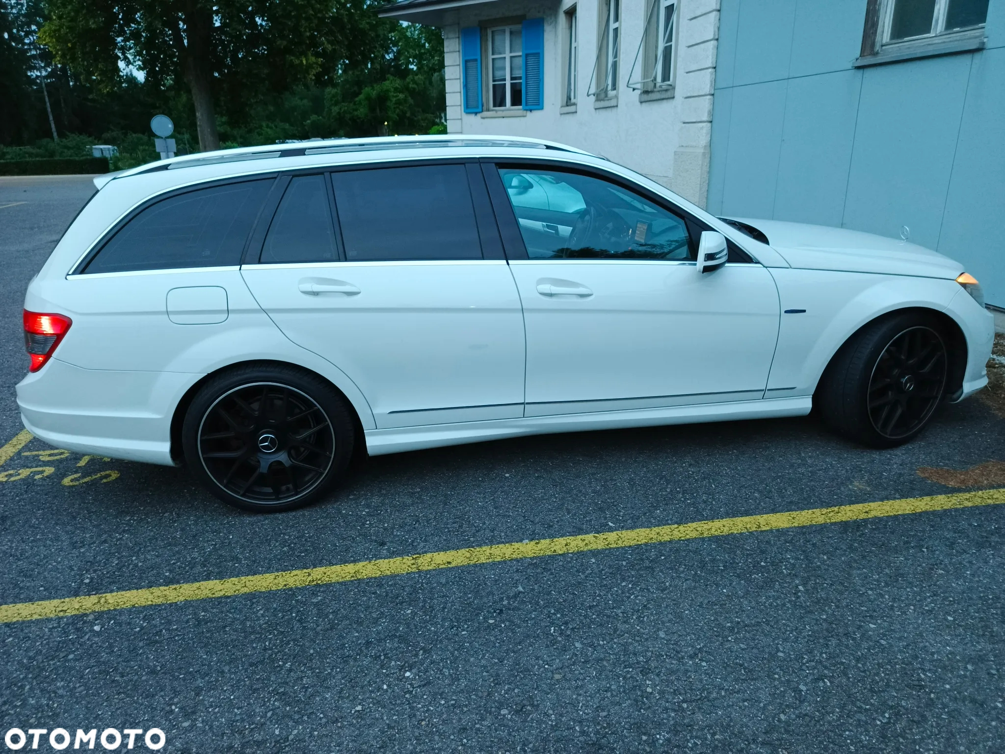 Mercedes-Benz Klasa C 220 T CDI DPF Automatik Avantgarde - 24