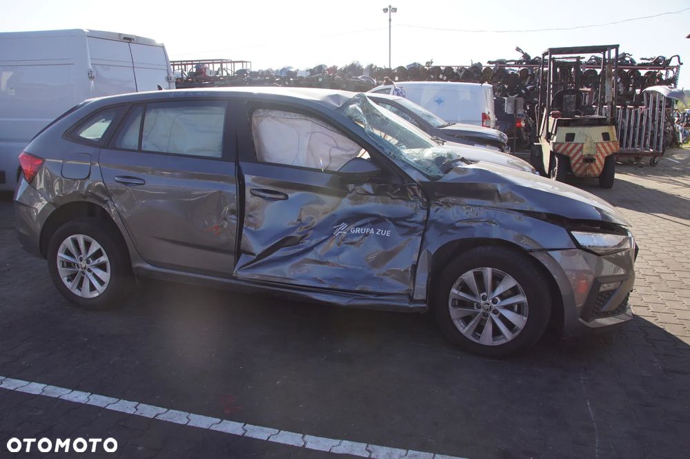 Auto na części - Skoda Scala Lift 1.5 TSI 150 KM DXDB VCF LF7C 2024R Silnik Skrzynia Zderzak Błotnik Klapa Drzwi Szyba Lusterko Lampa Sterownik Moduł Deska Kokpit Wyświetlacz - 3