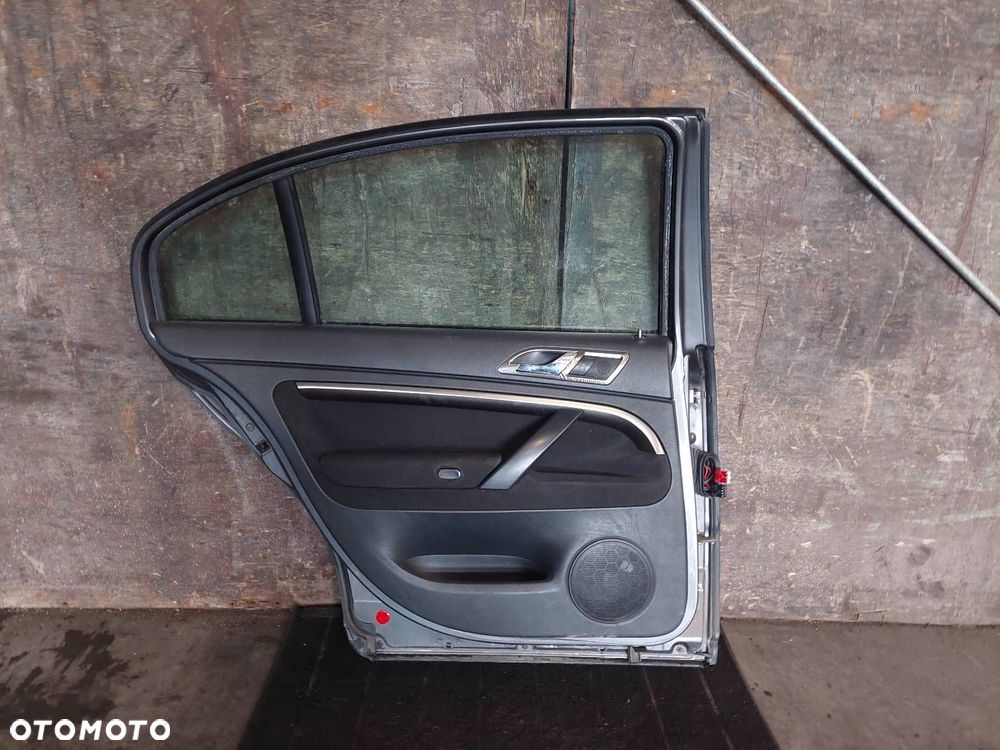 DRZWI KOMPLETNE LEWY TYŁ SKODA SUPERB I 9152 - 4