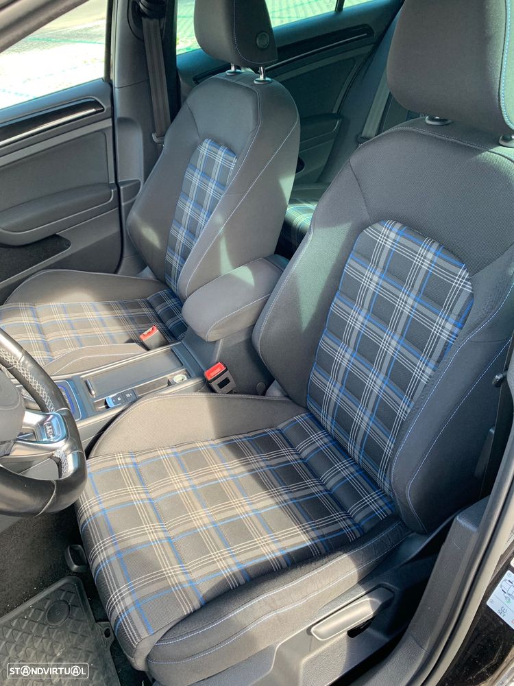 VW Golf - 5
