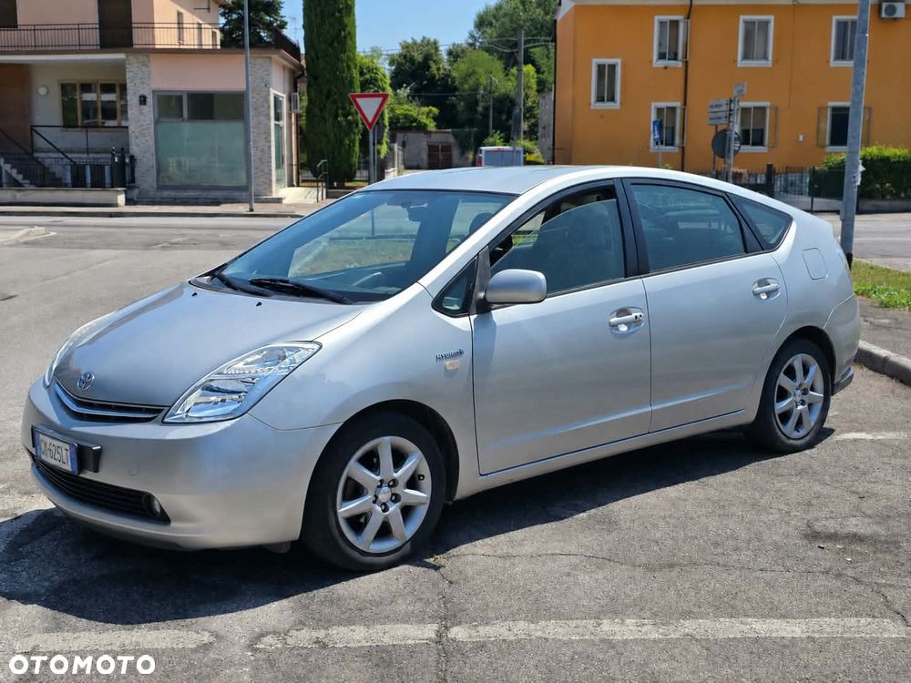 Toyota Prius 1.5 VVT-i Prestige - 1