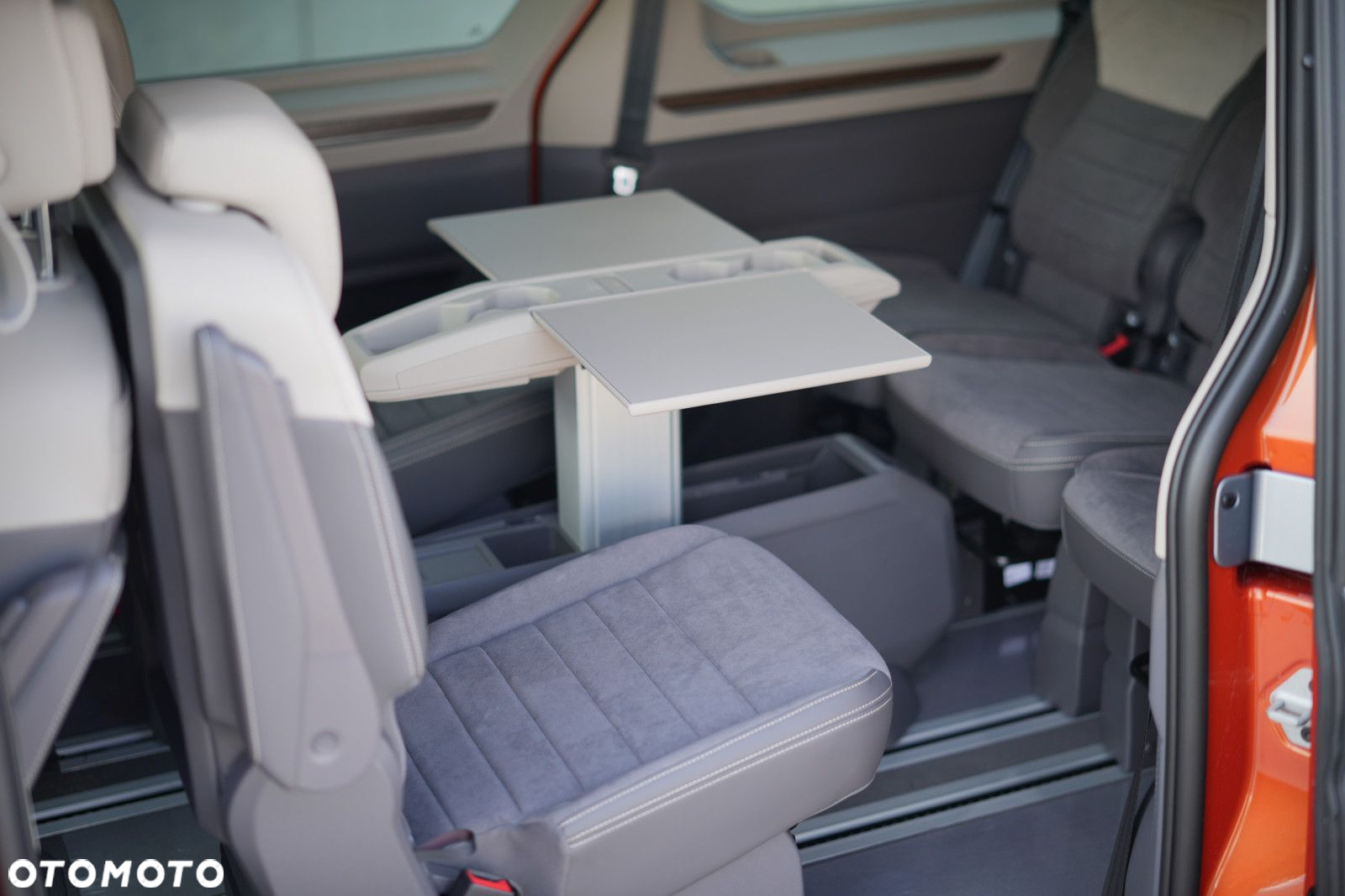 Volkswagen Multivan - 24