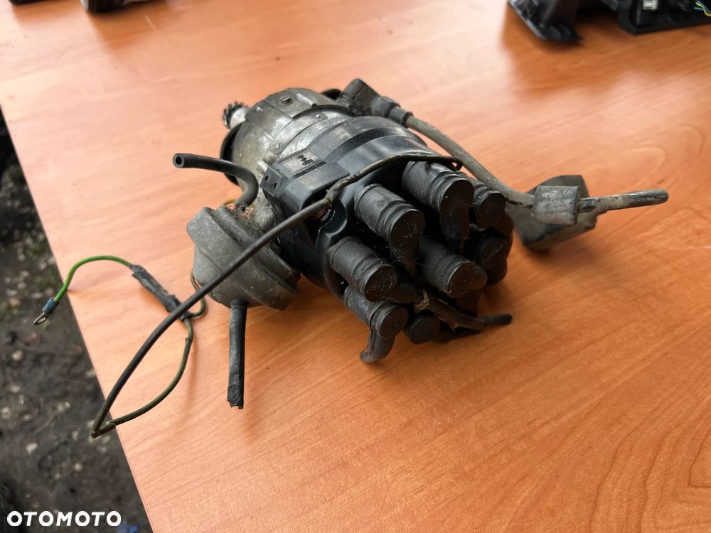 APARAT ZAPŁONOWY MERCEDES 107 V8 0231403004 - 2