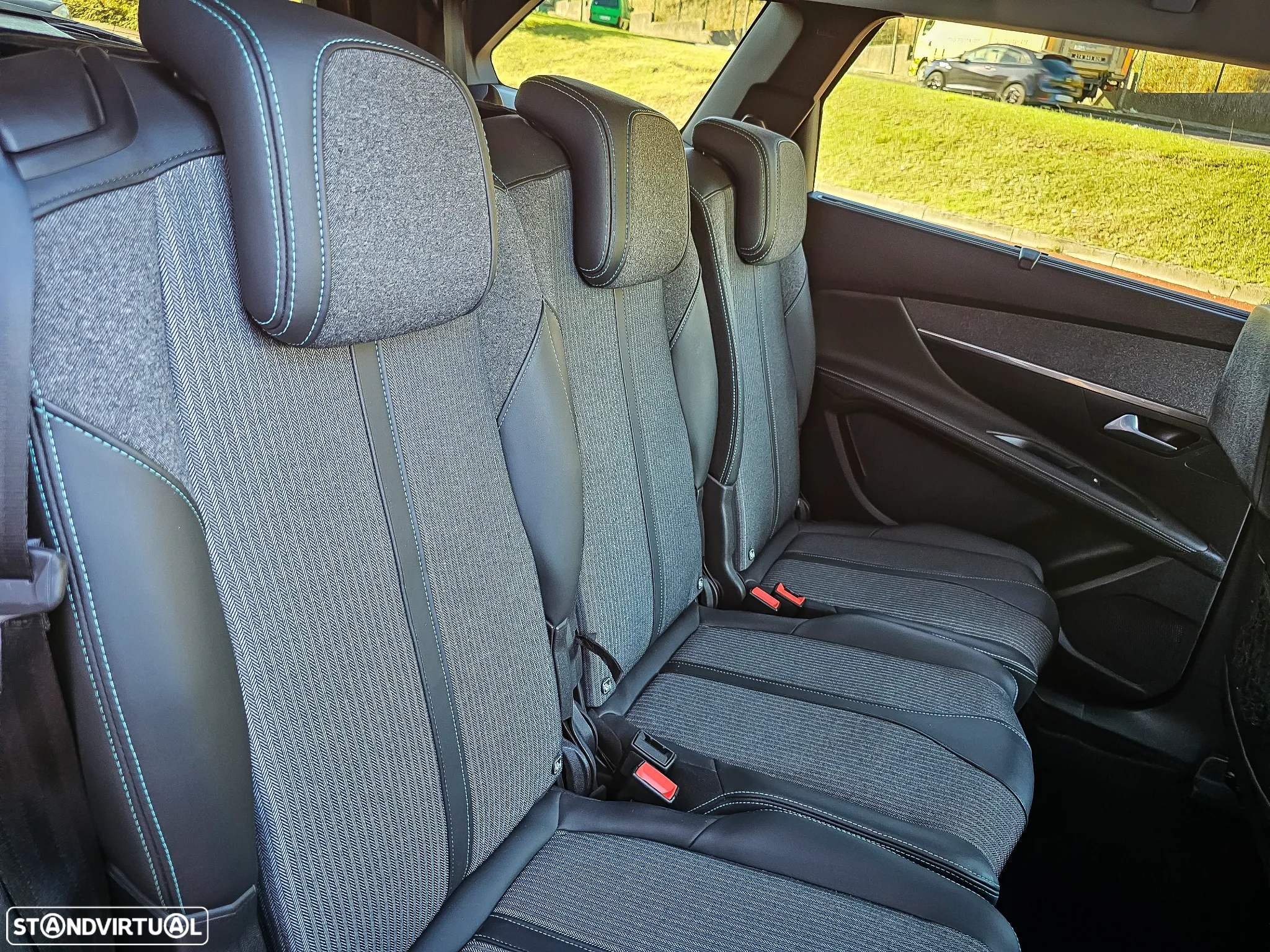 Peugeot 5008 1.5 BlueHDi Allure Pack EAT8 - 31